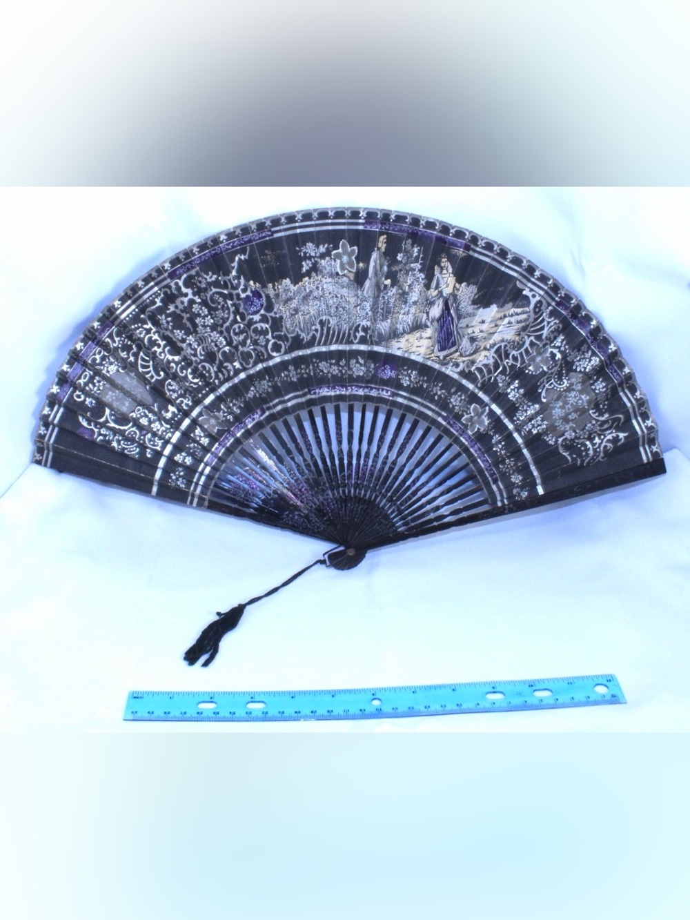 ANTIQUE VICTORIAN Folding Hand Fan